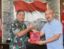 Dankodiklat TNI AD Letjen TNI AM Putranto Dapat Penghargaan dari Media
