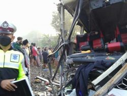 Bus Pariwisata Ditabrak Kereta Api di Tulungagung, 4 Orang Dilaporkan Tewas