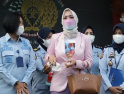 Angela Sondakh, di Balik Lapas Jadi Cleaning Service Hingga Hapal Al-Quran