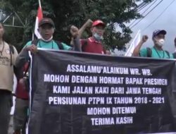Tuntut Gaji, Belasan Pensiunan PTPN Jateng Jalan Kaki dari Tegal ke Istana Negera