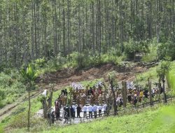 Usai Ritual Tanah dan Air, Gubernur Sulteng Semaput yang Lain Lemas