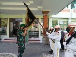 Sambut Pejabat Baru Danrem, Korem 163/Wira Satya Gelar Tradisi Tepung Tawar