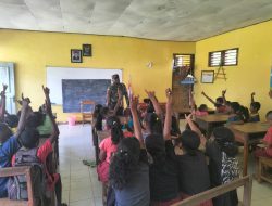 Jadi Guru Diperbatasan, Prajurit Satgas Yonif 743/PSY Tingkatkan Motivasi Belajar Anak Sekolah