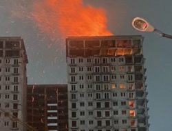 Pekerja Sempat Terjebak, Apartemen Kosong di Duri Kosambi Dilalap Si Jago Merah
