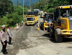 Jelang Idul Fitri 2022, Tiga Unit Alat Berat Perbaiki Jalinsun Batu Jomba Sumatera Utara