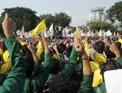 Geruduk Gedung DPR, BEM-SI Minta Wakil Rakyat Sampaikan 18 Tuntutan Ini ke Jokowi