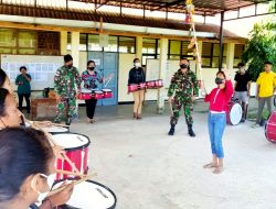 Bentuk Karakter Siswa-Siswi di Perbatasan, Satgas Yonif 743/PSY Latih Drumband SMAN 1 Tasifeto Barat