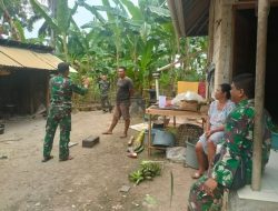 Tak Ada Waktu Sia-Sia, Satgas TMMD Klungkung Istirahat Siang Sambil Anjangsana di Rumah Warga