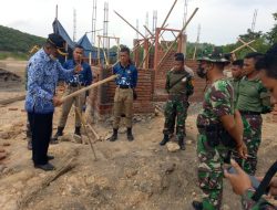 Program Fisik TMMD Ke 113 Kodim 1615/Lotim, Kadis Perkim Tinjau Pembangunan Rumah