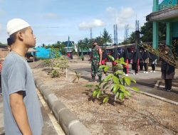 Melatih Kedisiplinan Para Santri, Babinsa Montong Gamang Beri Pelatihan PBB