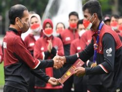 Jokowi Berikan Bonus ke Atlet SEA Games Vietnam di Istana Merdeka Jakarta