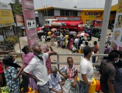 Hemat Bensin, Parlemen Sri Lanka Batalkan Rapat