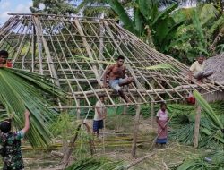 Bantu Perbaiki Atap Rumah Warga, Babinsa Biudukfoho Tingkatkan Budaya Gotong Royong