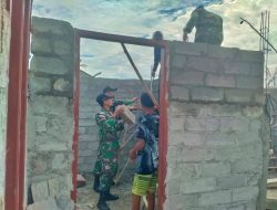 Bantu Pembangunan Rumah Warga Perbatasan, Satgas Yonif 743/PSY Laksanakan Gotong Royong