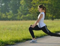 Ini Jam Optimal Olahraga untuk Mengikis Lemak Perut Wanita Secara Maksimal