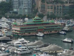 Pernah Muncul di Film Hollywood, Restoran Apung Termewah di Hongkong Tenggelam
