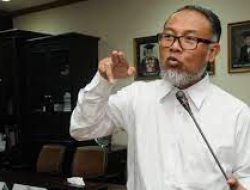 Eks Pimpinan KPK Rela Cuti Demi Bela Tersangka Kasus Korupsi