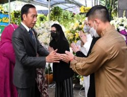 Jokowi Bertakziah ke Kediaman Almarhum Tjahjo Kumolo Pagi Ini