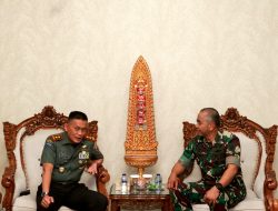 Pangdam IX/Udayana Sambut Kedatangan Danpussenif Kodiklatad