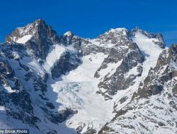 6 Orang Tewas Akibat Runtuhan Gletser di Pegunungan Alpen Italia