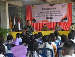 Dandim 1621/TTS Berikan Materi Bela Negara Kepada Mahasiswa Baru Universitas STKIP SoE