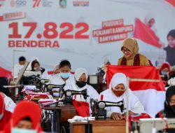 Produksi 17.822 Bendera Merah Putih, Bupati Banyuwangi Berdayakan Puluhan Penjahit Kampung