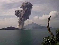 Masih Siaga Level III, Masyarakat Diimbau Jauhi Area Kawah Gunung Anak Krakatau