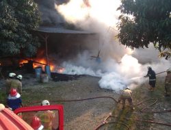 Disertai Ledakan, Pabrik Cat di Tangerang Hangus Terbakar