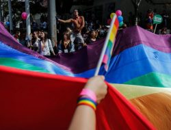 Presiden Serbia Batalkan Parade LGBT International September Mendatang, Penyelenggara Protes