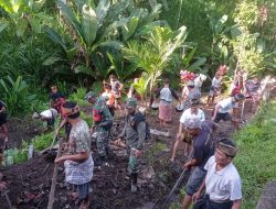 Siapkan Lokasi Bak Transit Pompa Hidram, Koramil Susut Gotong Royong Bersama Masyarakat