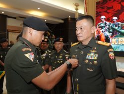 Terima Dua Brevet Khusus, Pangdam IX/Udayana Jadi Warga Kehormatan Korps Kavaleri