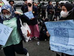 Massa Demo Tolak Kenaikan BBM Bubarkan Diri Usai Sampaikan Tuntutan ke Kasetpres