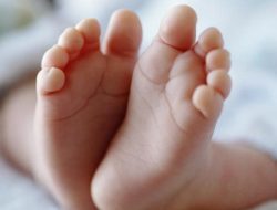 Masih Menyusui, Dua Orang Ibu di Makassar Dipenjara Sambil Bawa Bayinya