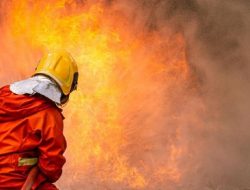 Gudang JNE di Depok Dilalap Si Jago Merah, 10 Mobil Damkar Dikerahkan