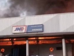 Kebakaran Gudang di Depok, JNE Komitmen Ganti Rugi Barang Pelanggan