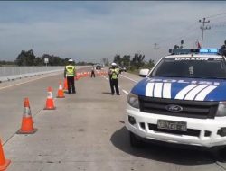 Polisi Olah TKP Kecelakaan Beruntun di Tol Pejagan, Jalur Jakarta-Semarang Disterilkan