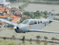 Jatuh di Selat Madura, Pesawat Bonanza G-36 Sudah Ditemukan, 2 Pilot Dalam Pencarian