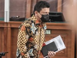 Ferdy Sambo Beri iPhone 13 Pro Max dan Janjikan Uang Rp 1 M ke Bharada E Usai Bunuh Brigadir J