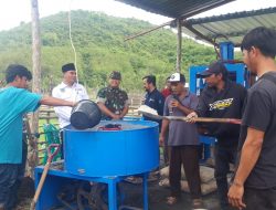 Sinergi Bakti TNI dan PLTU Tambora Serahkan Bantuan Alat Pembuatan Batako dan Paving