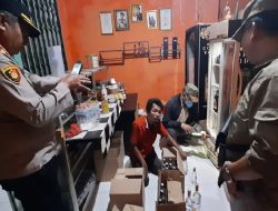 Polsek Cikarang Polres Metro Bekasi Amankan Ratusan Botol Jenis Miras Oplosan