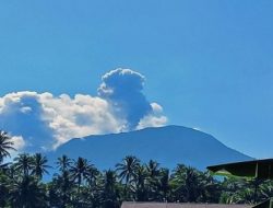 Erupsi, Gunung Ibu di Maluku Utara Semburkan Kolom Abu Setinggi 2 Km