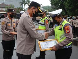 Gagalkan Percobaan Warga Bunuh Diri, Anggota Satlantas Polres Metro Tangerang dapat Penghargaan