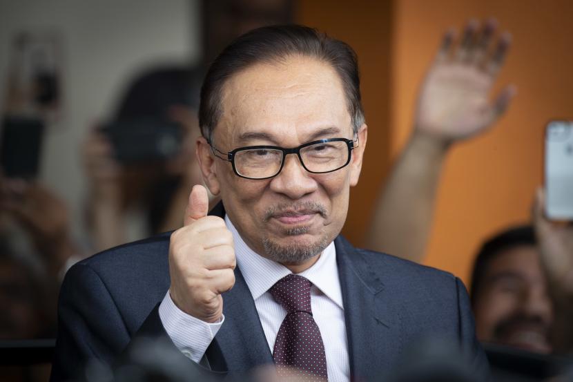 Raja Malaysia pada Kamis, 24 November 2022, menunjuk Anwar sebagai perdana menteri negara itu, mengakhiri hari-hari ketidakpastian setelah pemilihan umum yang memecah belah menghasilkan Parlemen yang digantung. (Foto: AP/Vincent) Thian