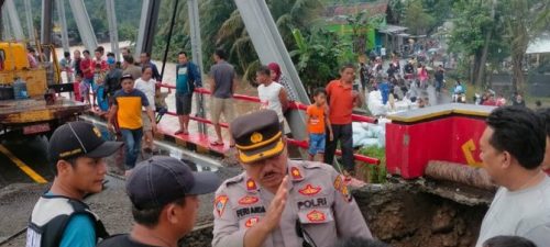 Lalu Lintas Bengkulu-Lampung Lumpuh Total Akibat Jembatan Ambruk