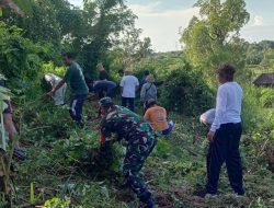 Manunggal Dengan Warga, Babinsa Dawan Klod Karya Bhakti Buka Jalan Setapak Jogging Track Di Bukit Sambong