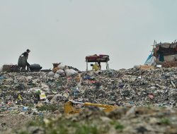 Armada Truk Sampah Minim, 2.100 Ton Sampah di Bogor Tak Terangkut ke TPAS