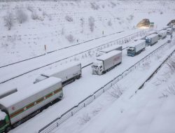 Cuaca Dingin Ekstrem di Jepang Sebabkan 1 Orang Tewas dan Layanan Kereta Api Dihentikan