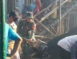 Pembangunan Masjid Baiturrahman, Babinsa Mesangguk Membaur Dalam Gotong Royong