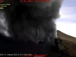 Gunung Marapi di Sumbar Terus Erupsi, Semburan Abu Vulkanis Capai 1.000 Meter