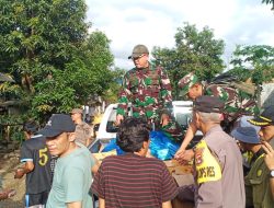 Peduli Korban Banjir, Dandim Sumbawa Barat Terjun Langsung Salurankan Bantuan